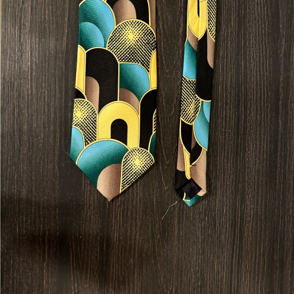 Fashionable Tie by I. Ashani